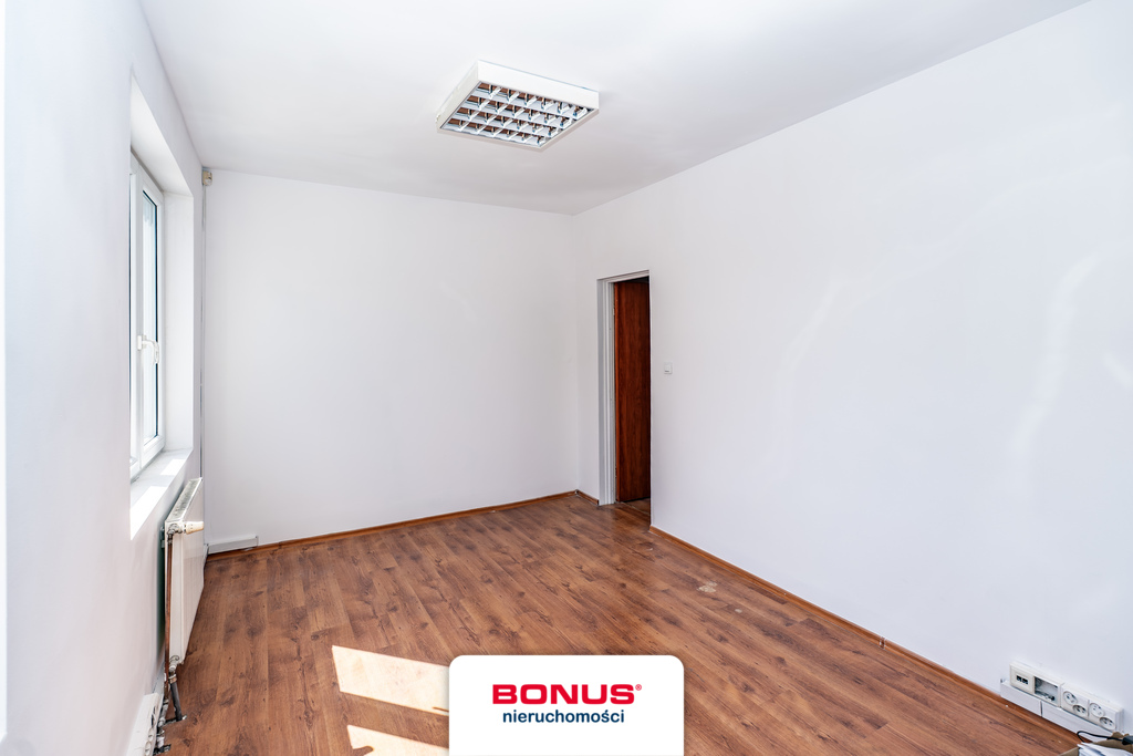 Obiekt usługowy w dobrej lokalizacji (22)