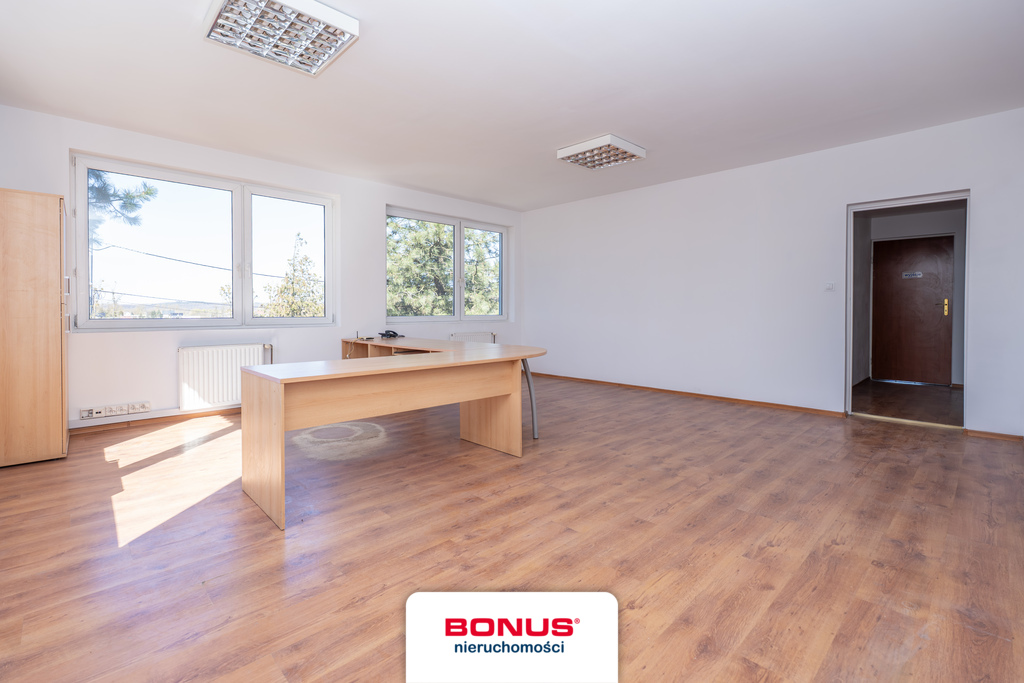 Obiekt usługowy w dobrej lokalizacji (18)