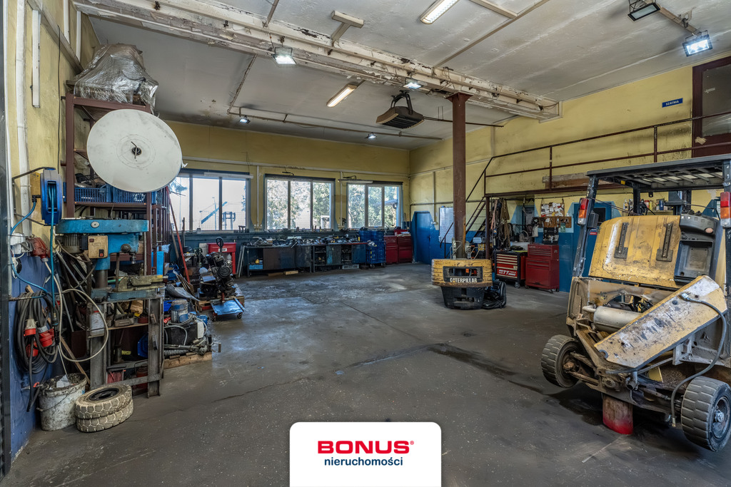 Obiekt usługowy w dobrej lokalizacji (30)