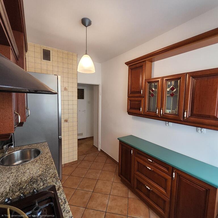 Centrum, 2 pokoje na parterze z dużym balkonem. (10)