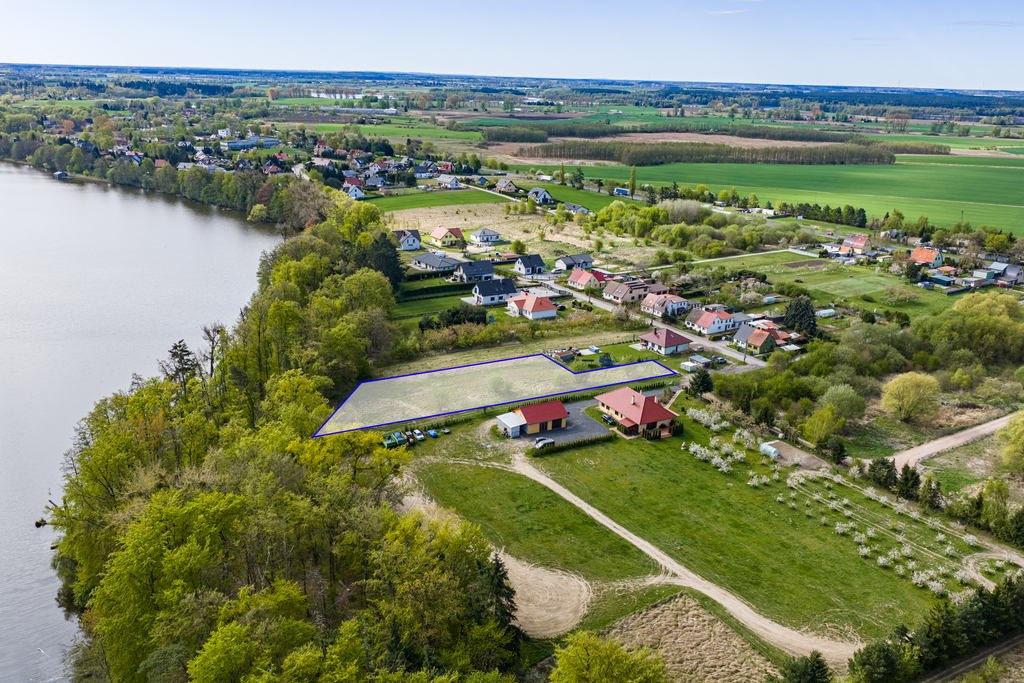 Działka budowlana z linią brzegową jeziora (3)