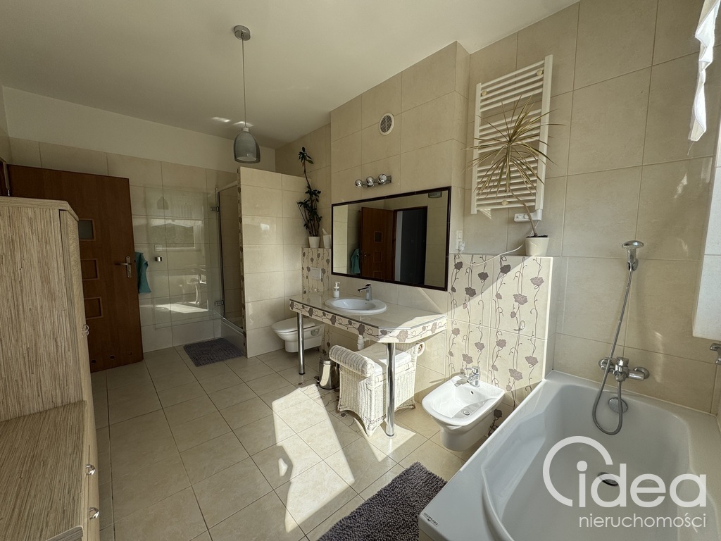 Szeregowiec 190m2, Bukowo, 2 Tarasy, Fotowoltaika (13)