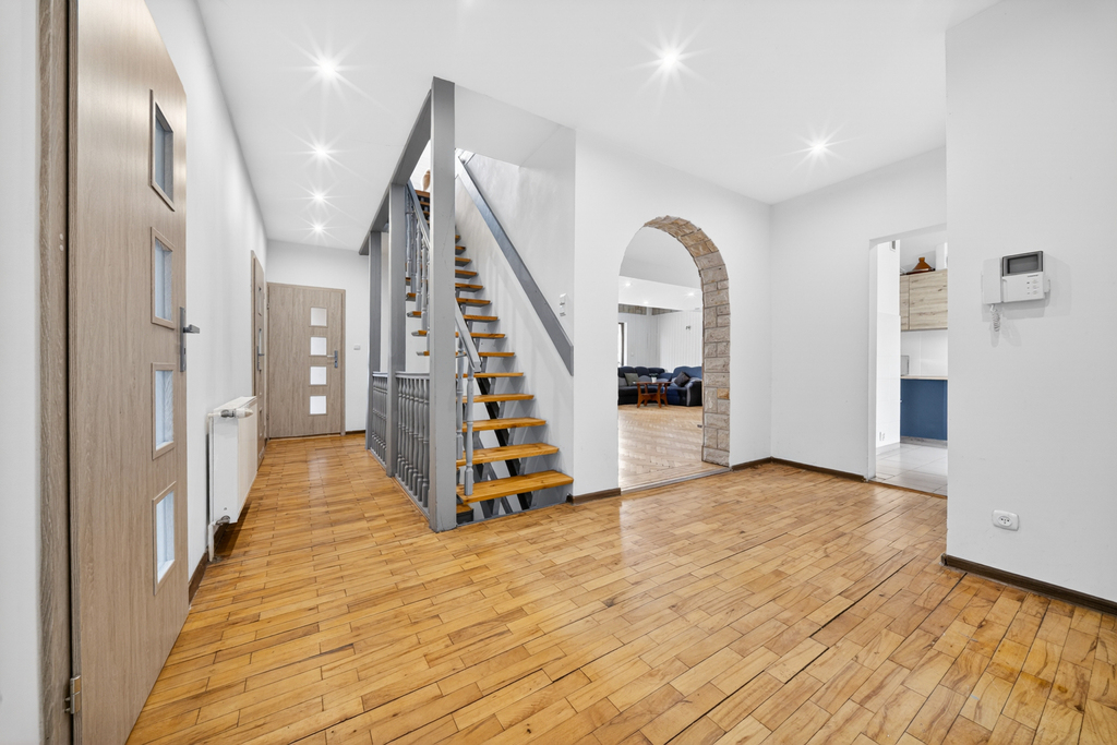 Ogromny dom 430 m2 | Idealny na biznes i życie (8)