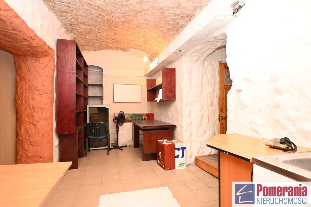 Do wynajęcia lokal w piwnicy centrum !!! (8)