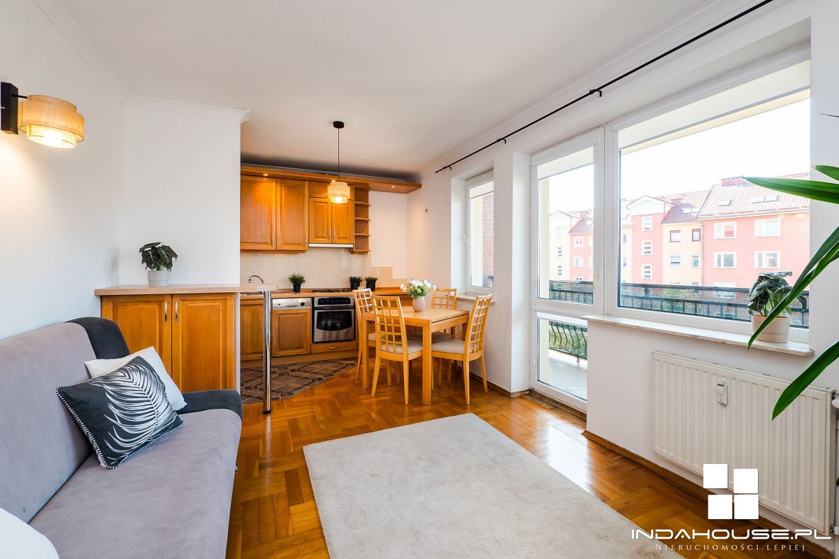 2 pokoje mieszkanie przy PKiW, balkon (1)