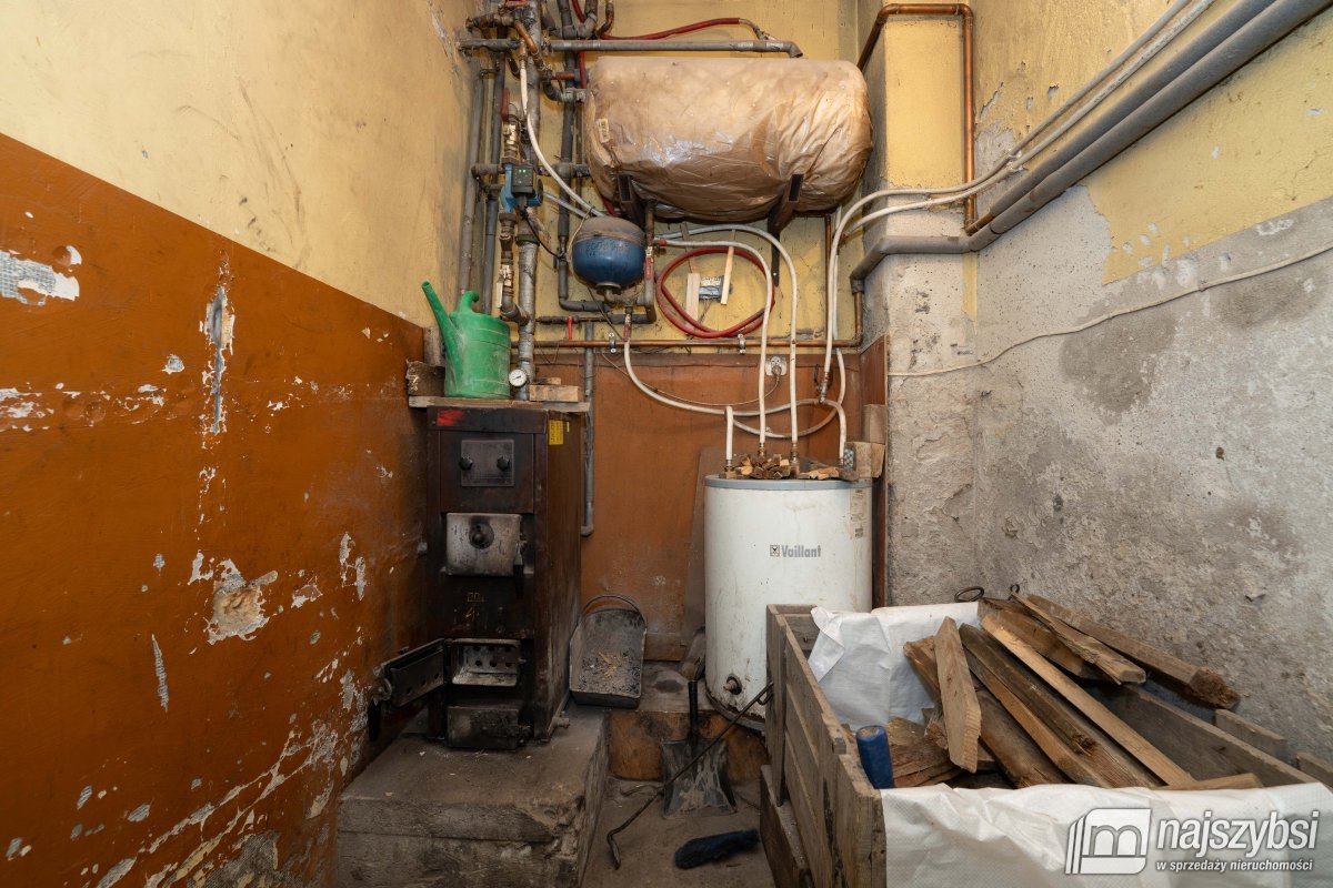 WĘGORZYCE-DOM Z WARSZTATEM SAMOCHODOWYM, HALĄ (11)