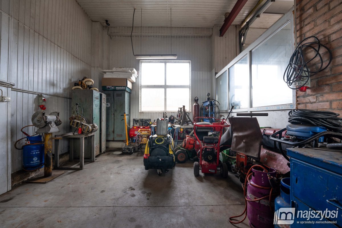 WĘGORZYCE-DOM Z WARSZTATEM SAMOCHODOWYM, HALĄ (8)
