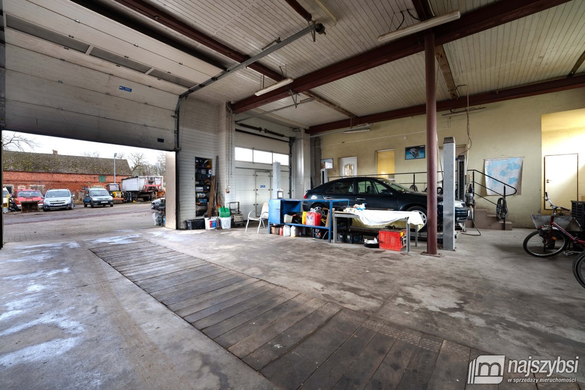 WĘGORZYCE-DOM Z WARSZTATEM SAMOCHODOWYM, HALĄ (9)