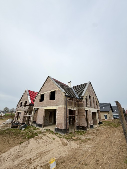 NOWE BLIŹNIAKI CZTEROSEGMENTOWE OS. PYRZYCKIE (2)