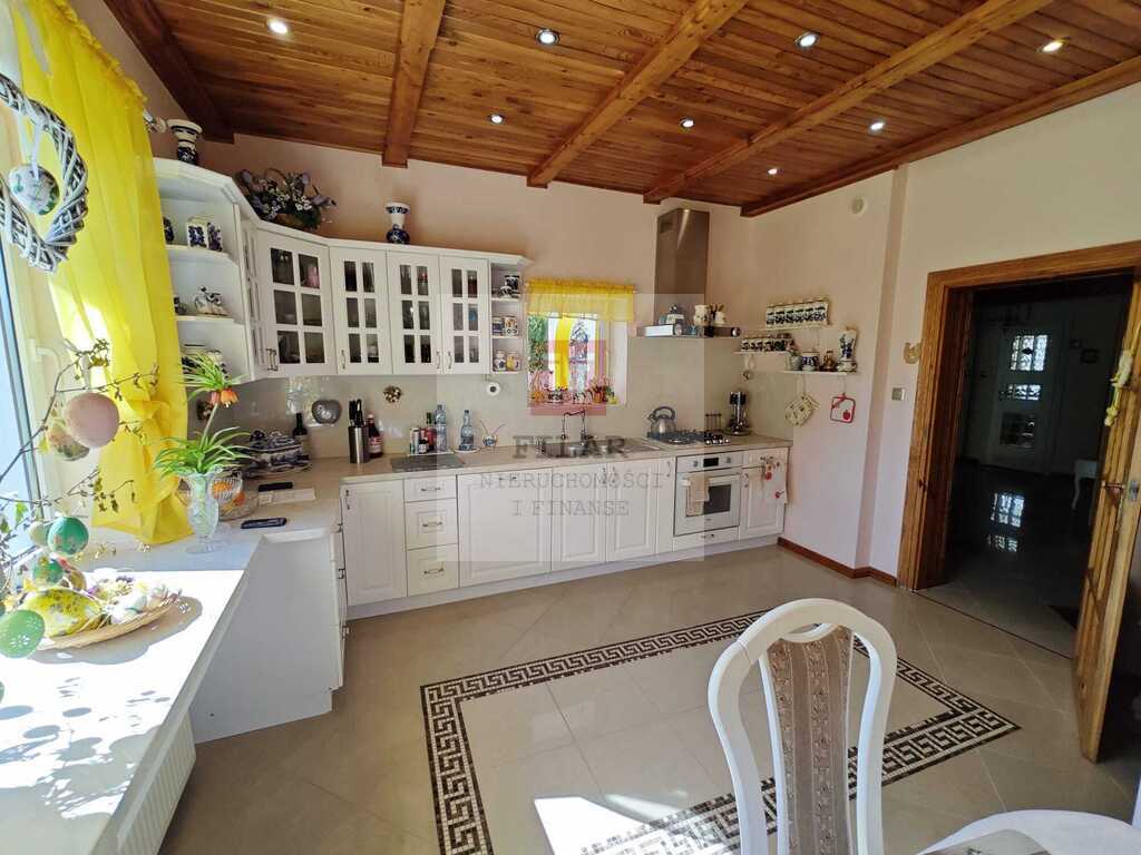 Duży, przestrzeny dom na sprzedaż, 260m2. (4)