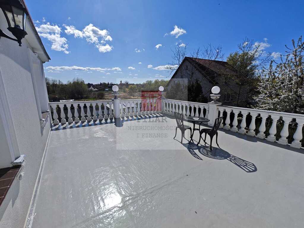 Duży, przestrzeny dom na sprzedaż, 260m2. (11)