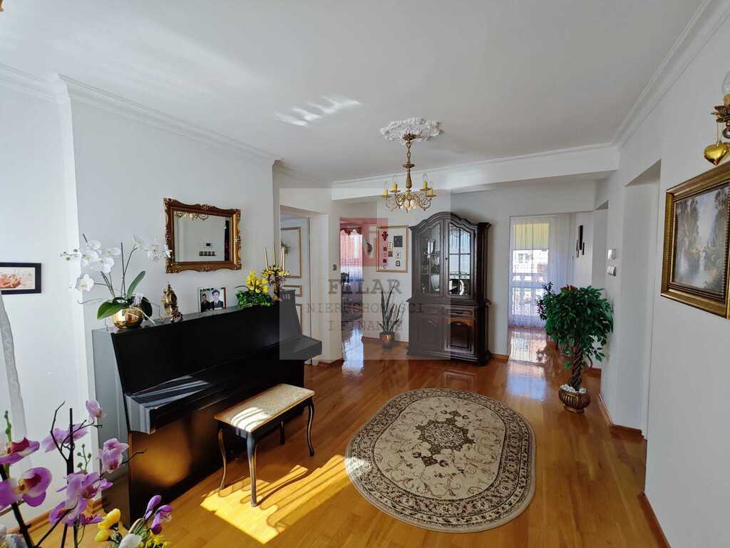 Duży, przestrzeny dom na sprzedaż, 260m2. (12)