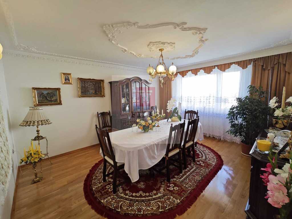 Duży, przestrzeny dom na sprzedaż, 260m2. (17)