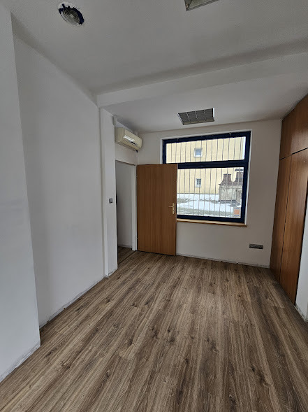 Lokal użytkowy z garażem w centrum miasta!!! (9)