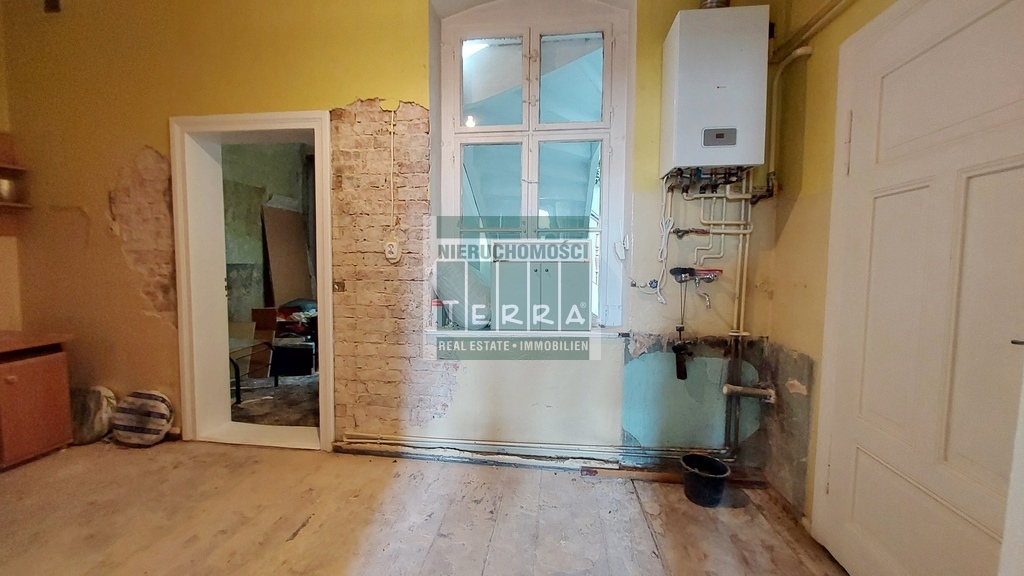 KAWALERKA w kamienicy z potencjałem! (10)