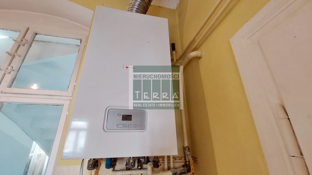 KAWALERKA w kamienicy z potencjałem! (14)