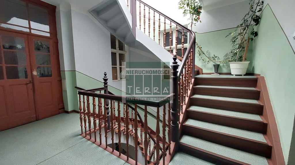 KAWALERKA w kamienicy z potencjałem! (2)