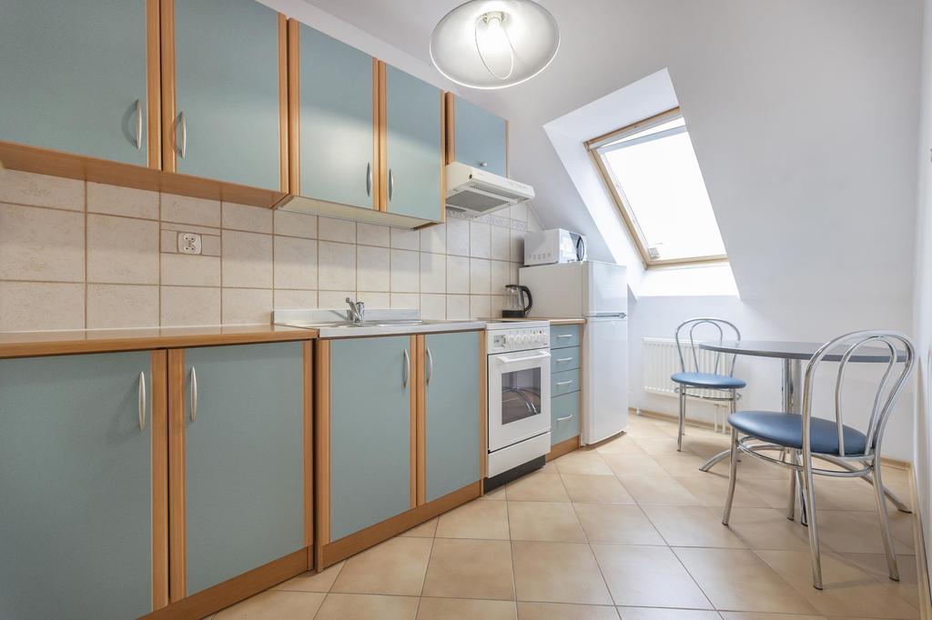 Kawalerka z prywatnym miejscem postojowym (6)