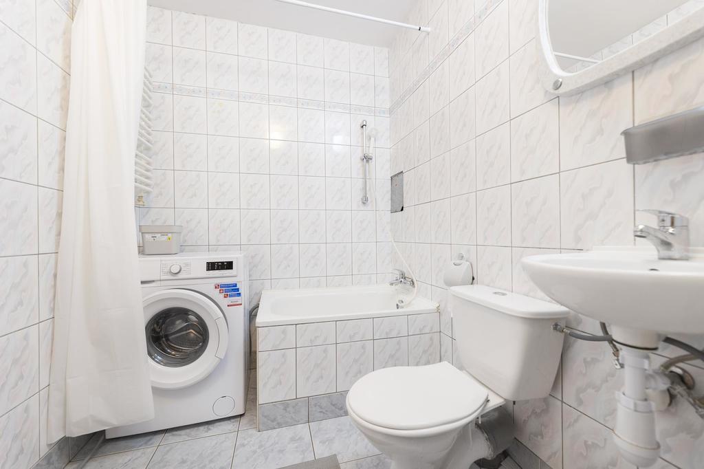 Kawalerka z prywatnym miejscem postojowym (7)