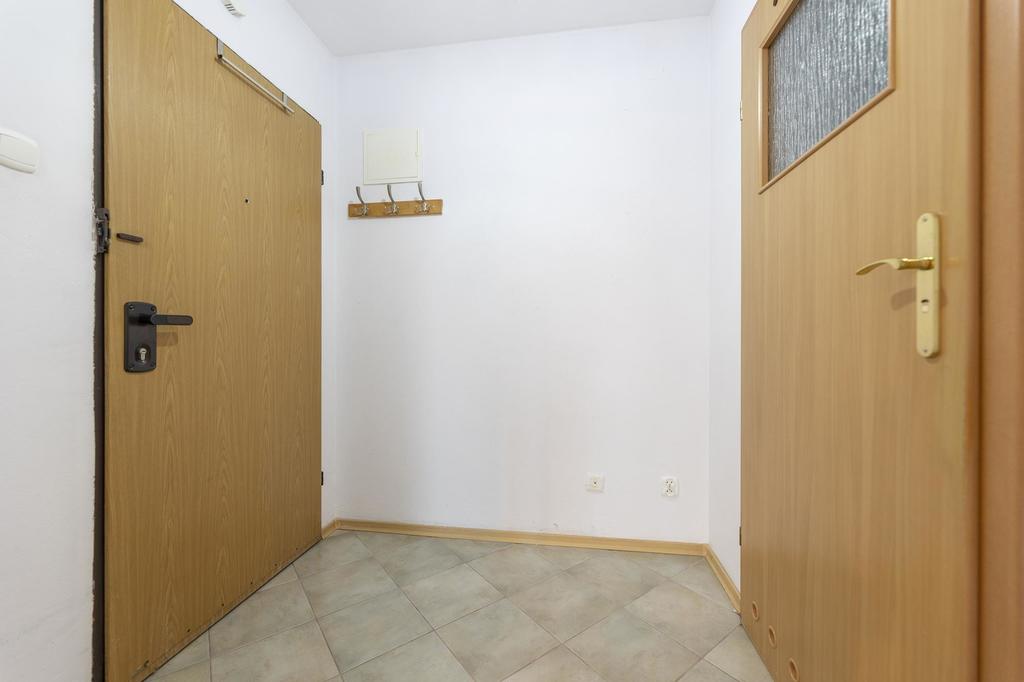 Kawalerka z prywatnym miejscem postojowym (8)