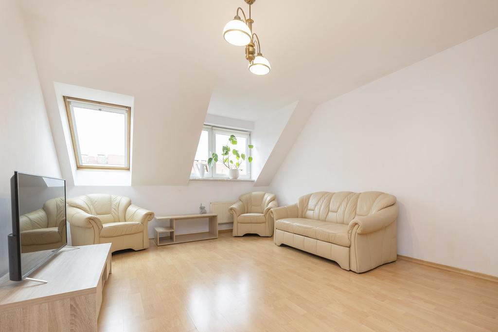 Kawalerka z prywatnym miejscem postojowym (1)