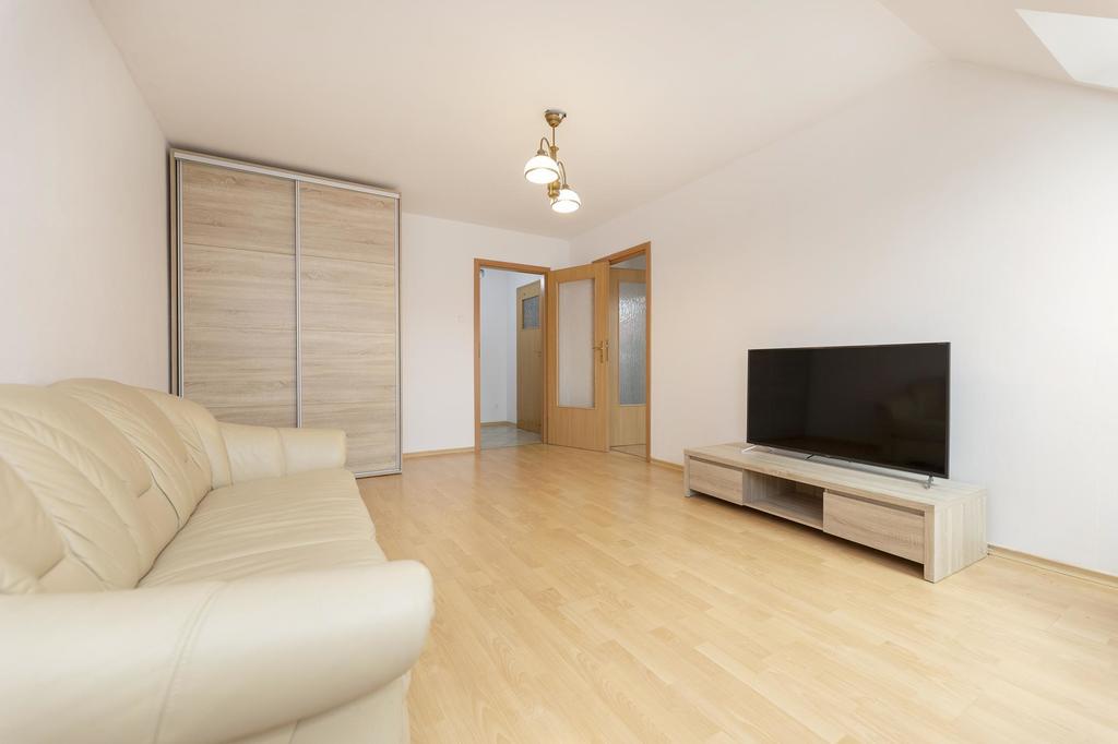 Kawalerka z prywatnym miejscem postojowym (4)