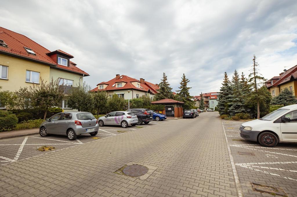 Kawalerka z prywatnym miejscem postojowym (11)