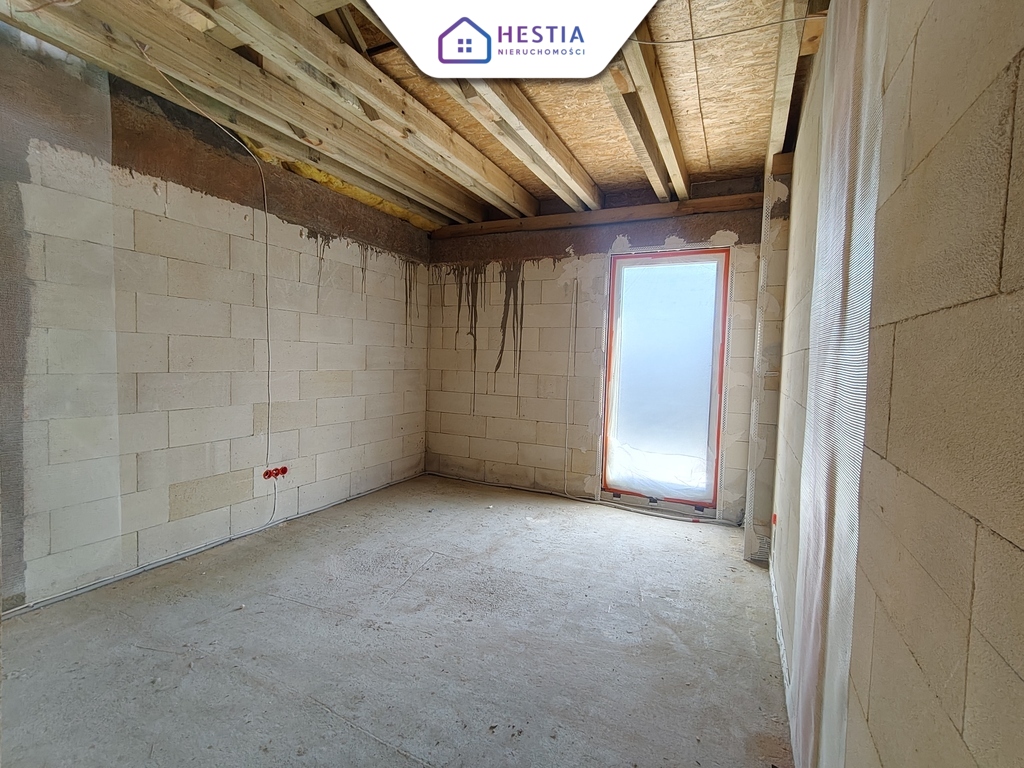 Dom z garażem i ogródkiem - idealny dla rodziny! (3)