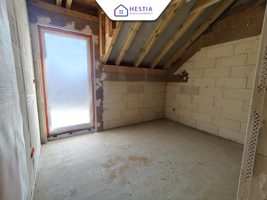 Dom z garażem i ogródkiem - idealny dla rodziny! (4)