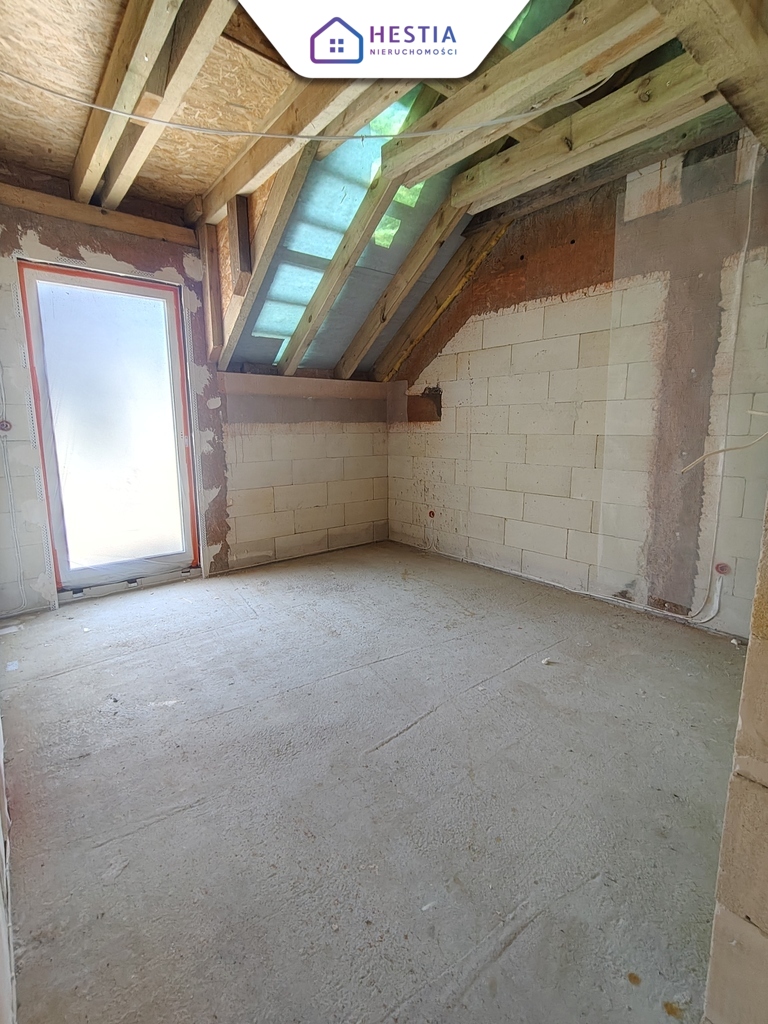 Dom z garażem i ogródkiem - idealny dla rodziny! (6)