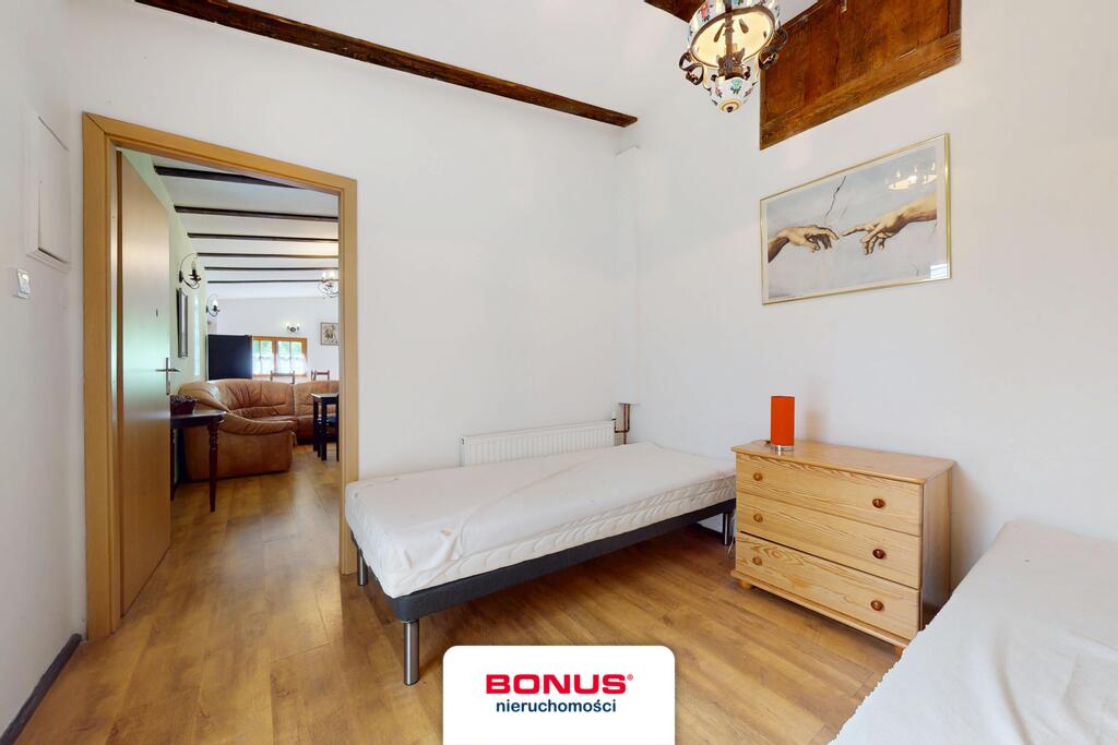 Domy przy jeziorze i lesie. (28)