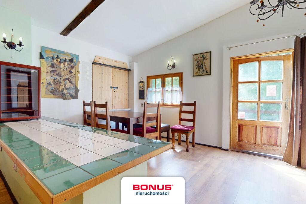 Domy przy jeziorze i lesie. (29)