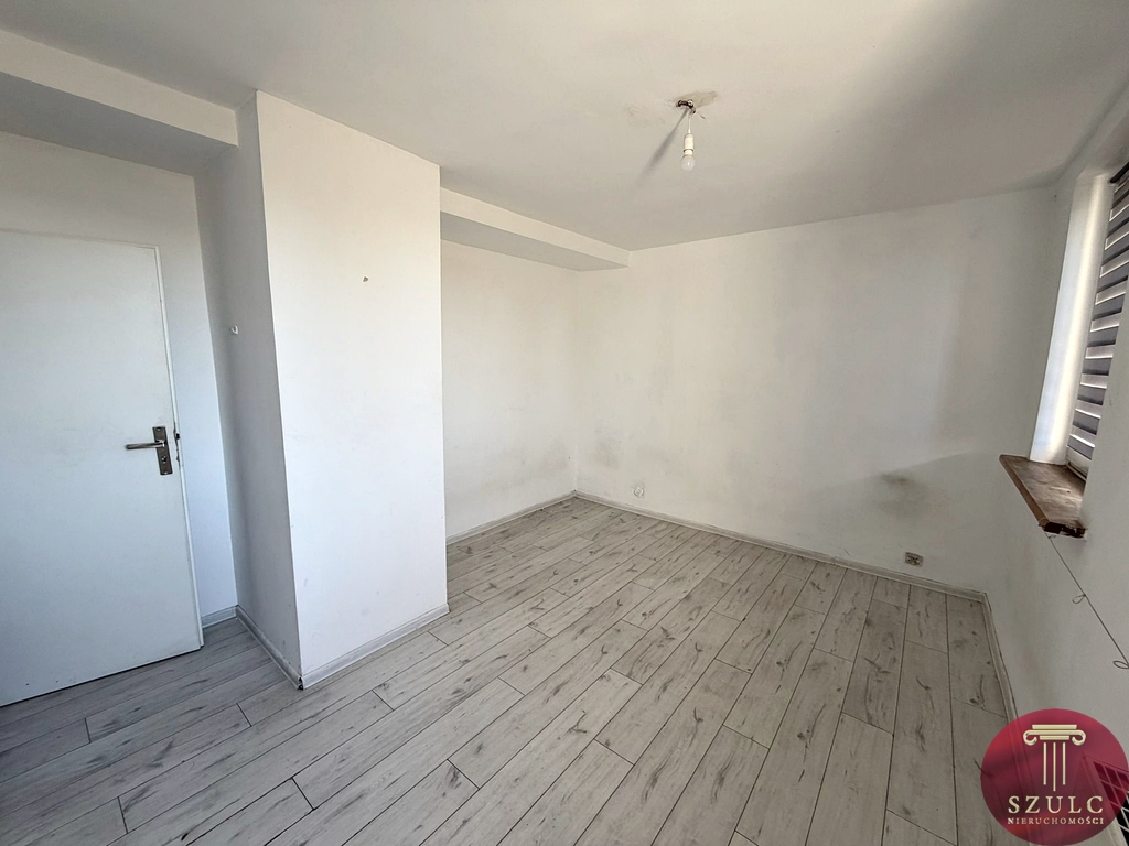 Pogodno  mieszkanie na poddaszu do remontu. (6)