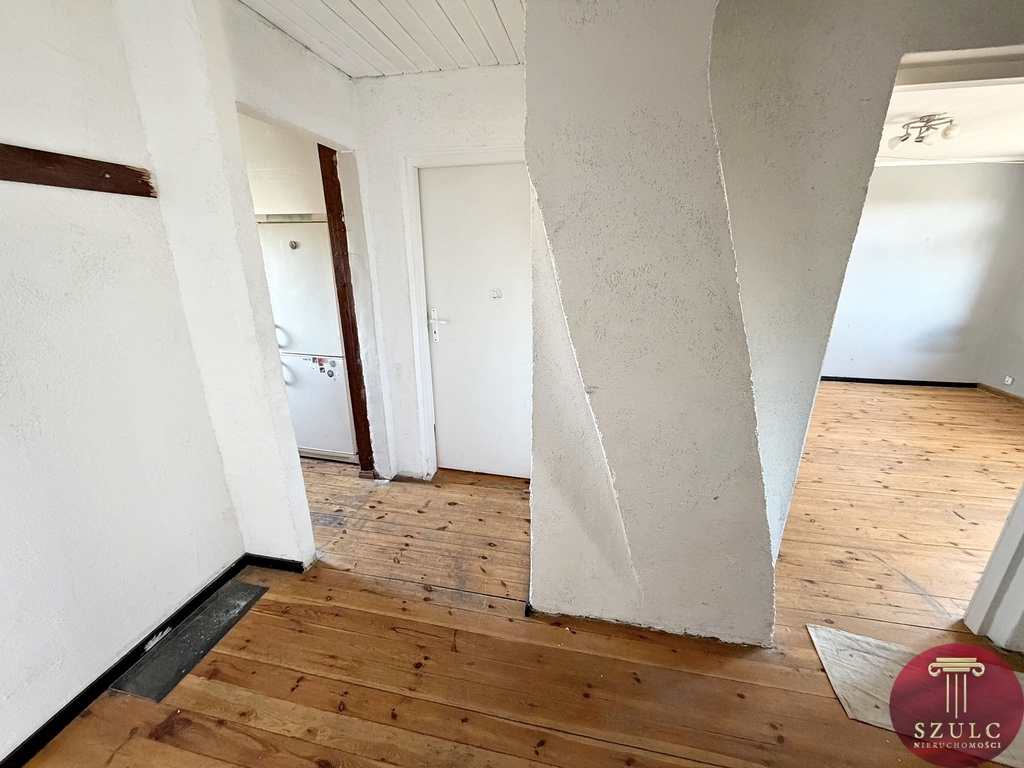 Pogodno  mieszkanie na poddaszu do remontu. (8)