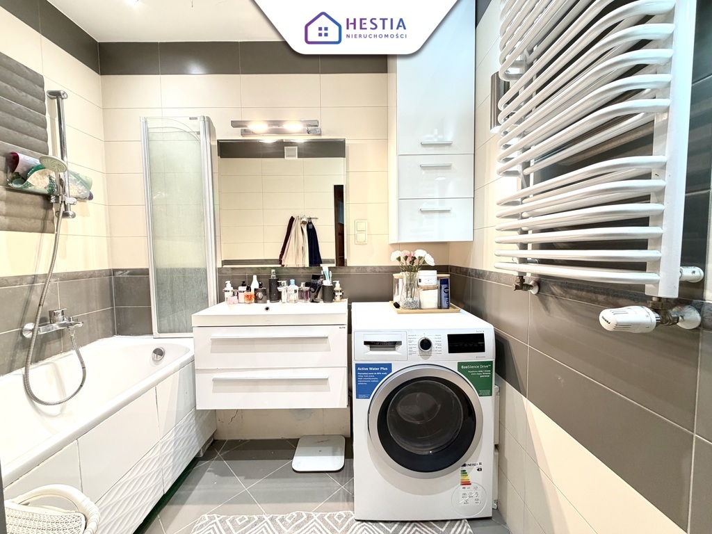 2-pok z oddzielną kuchnią . Balkon, piwnica. (7)