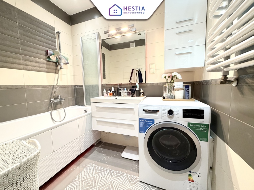 2-pok z oddzielną kuchnią . Balkon, piwnica. (8)