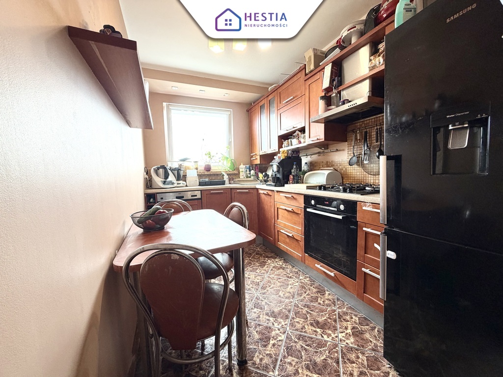 2-pok z oddzielną kuchnią . Balkon, piwnica. (6)