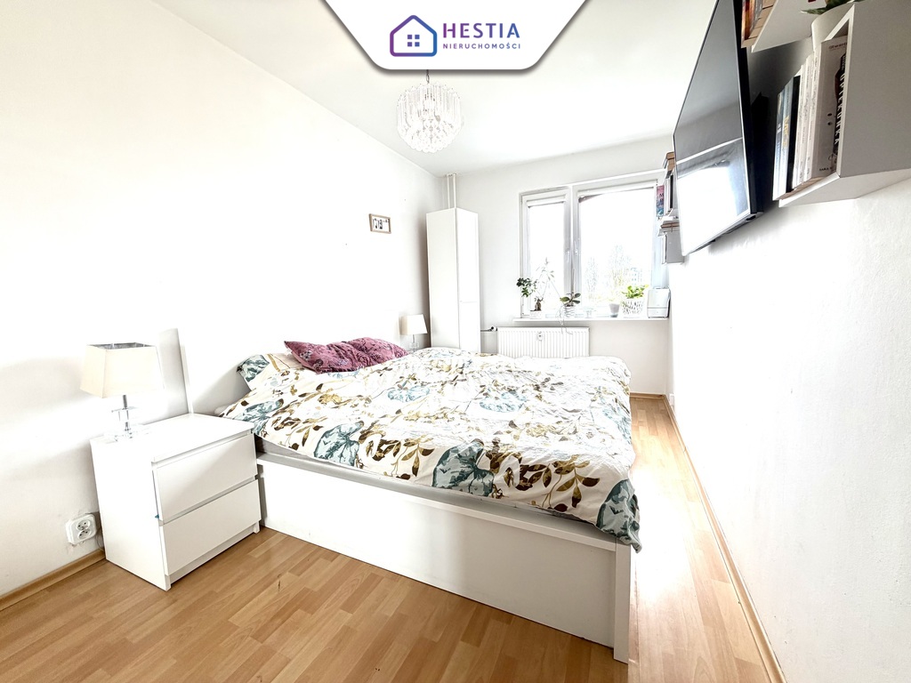 2-pok z oddzielną kuchnią . Balkon, piwnica. (4)