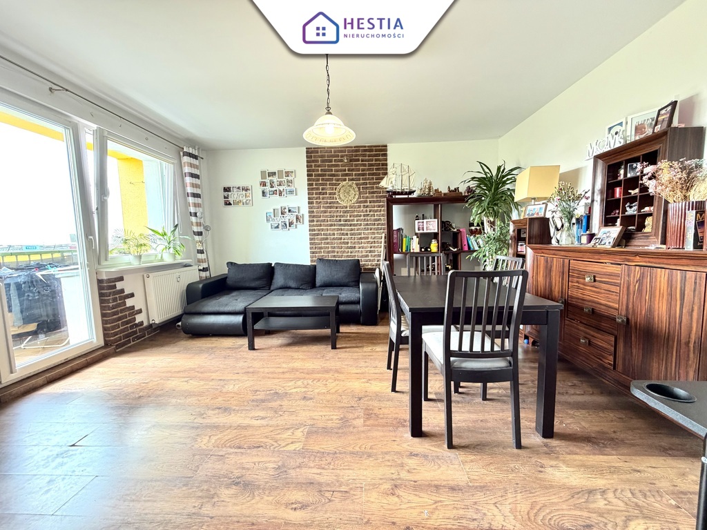 2-pok z oddzielną kuchnią . Balkon, piwnica. (3)