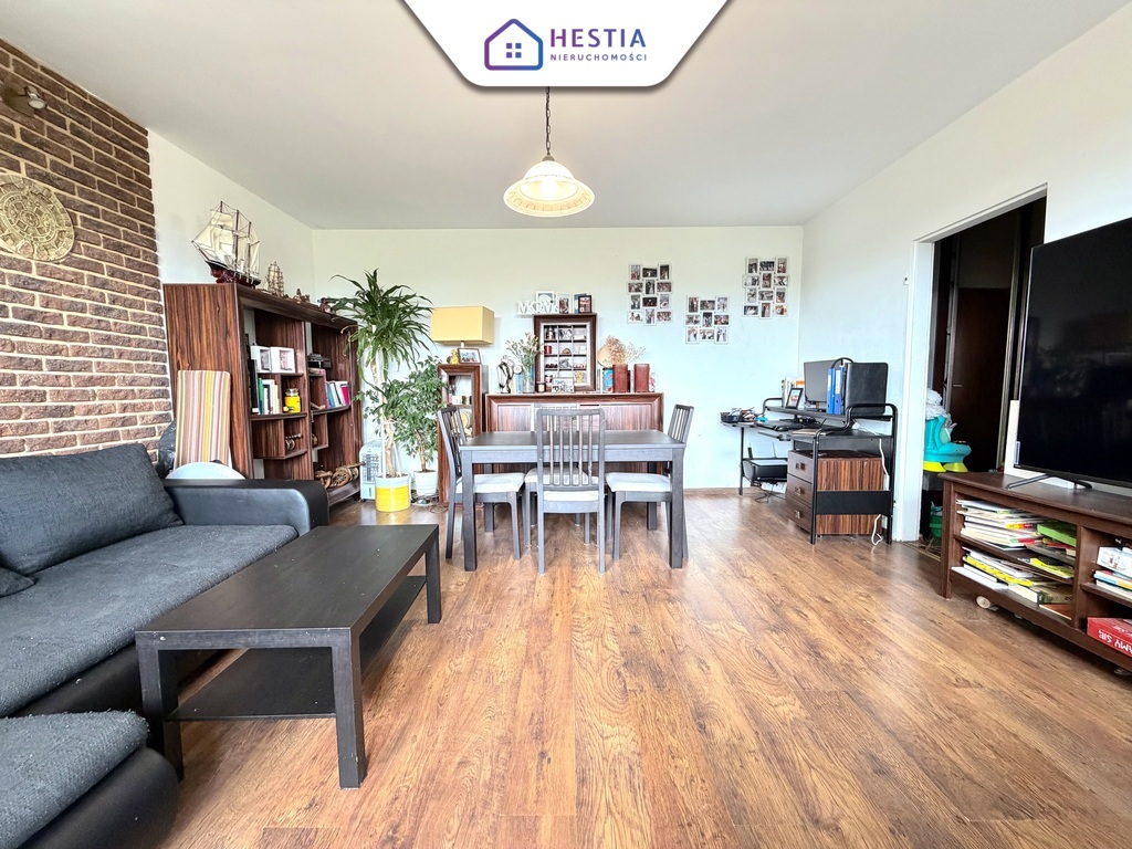 2-pok z oddzielną kuchnią . Balkon, piwnica. (2)