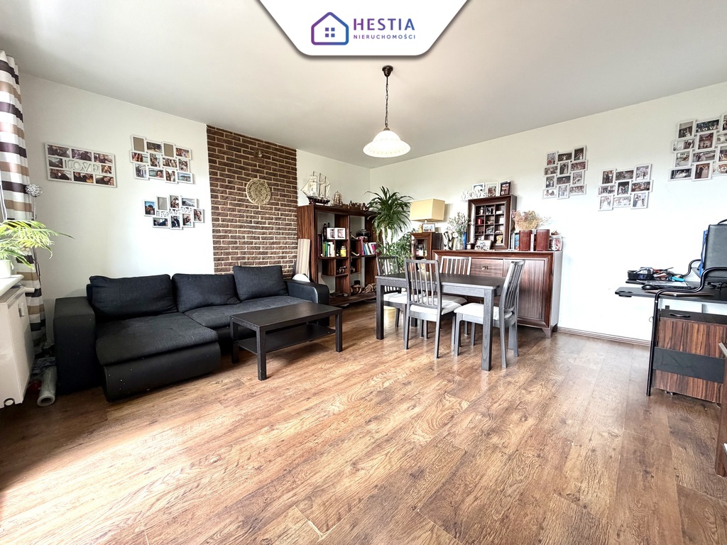 2-pok z oddzielną kuchnią . Balkon, piwnica. (1)