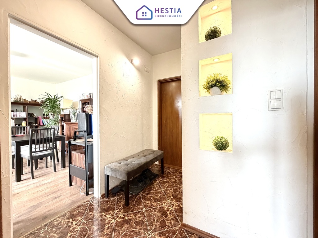 2-pok z oddzielną kuchnią . Balkon, piwnica. (10)