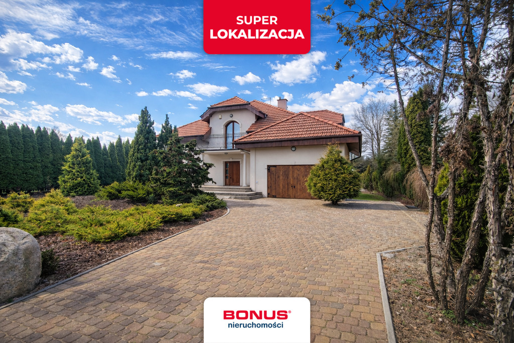 Dom wolnostojący + 2 garaże + Działka > 0,2 ha (1)