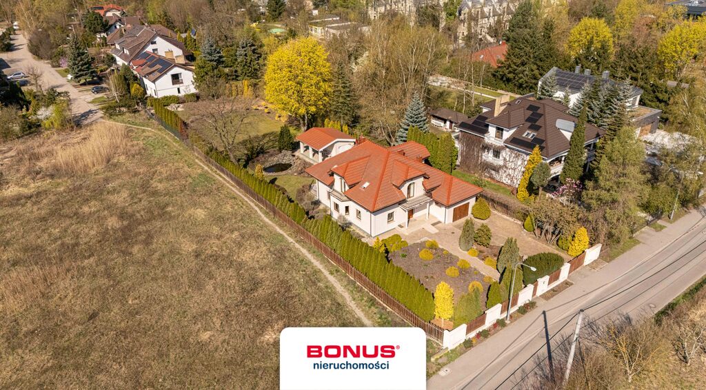 Dom wolnostojący + 2 garaże + Działka > 0,2 ha (2)