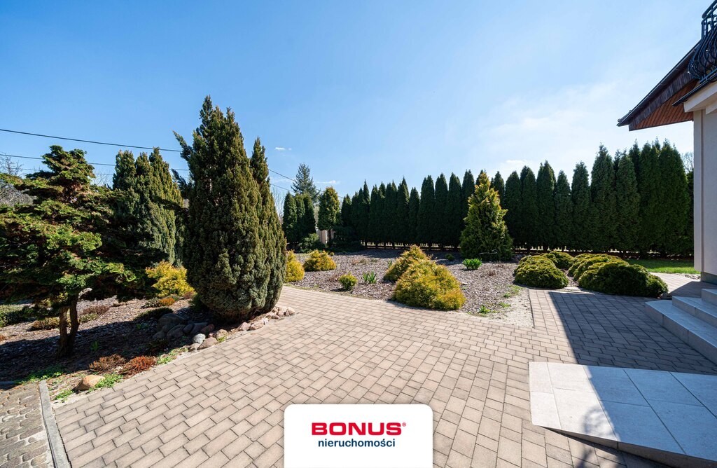 Dom wolnostojący + 2 garaże + Działka > 0,2 ha (6)