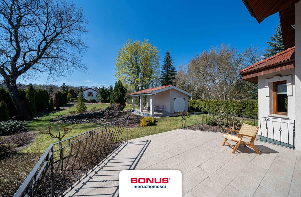 Dom wolnostojący + 2 garaże + Działka > 0,2 ha (7)