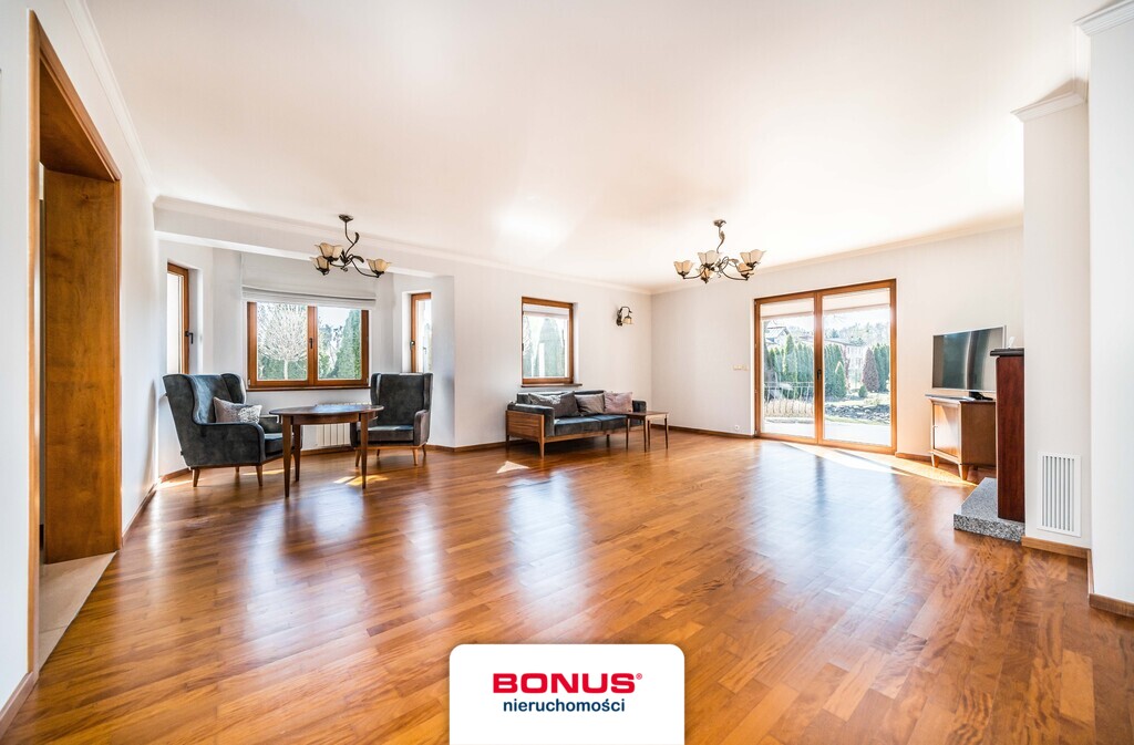 Dom wolnostojący + 2 garaże + Działka > 0,2 ha (8)