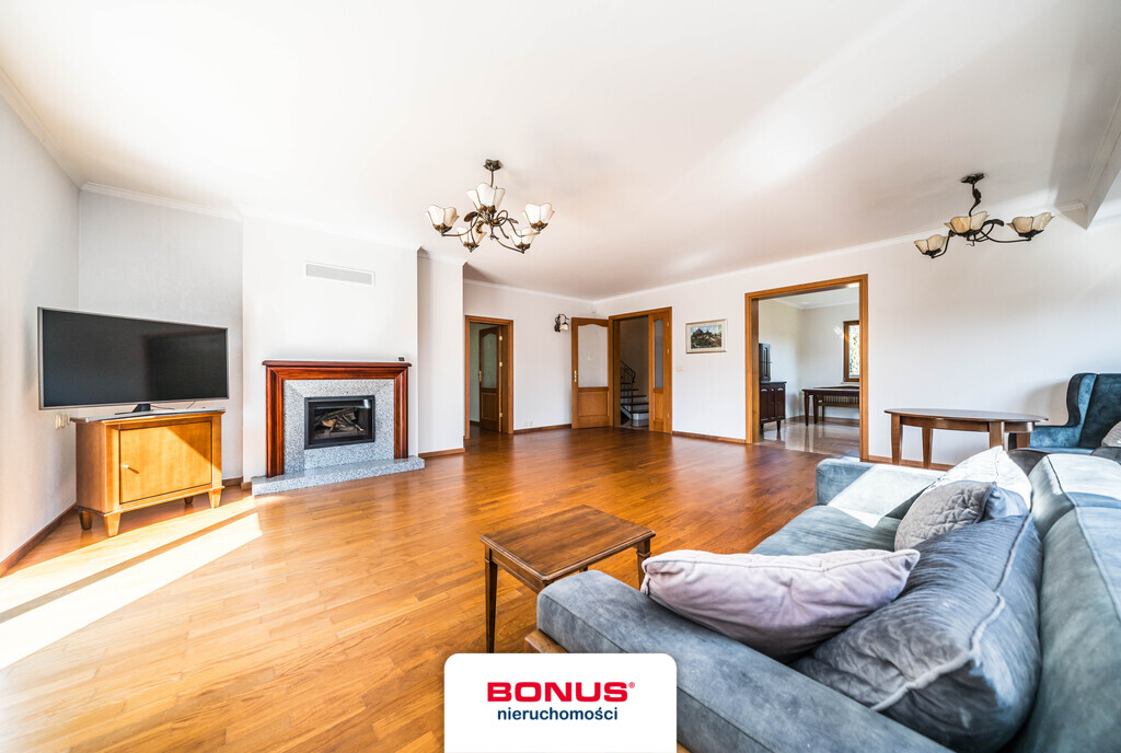 Dom wolnostojący + 2 garaże + Działka > 0,2 ha (9)