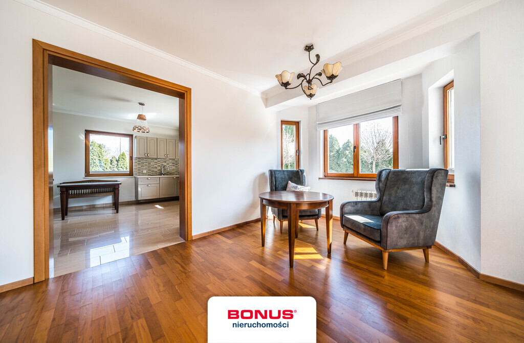 Dom wolnostojący + 2 garaże + Działka > 0,2 ha (10)