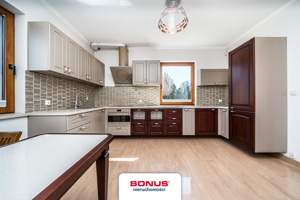 Dom wolnostojący + 2 garaże + Działka > 0,2 ha (11)